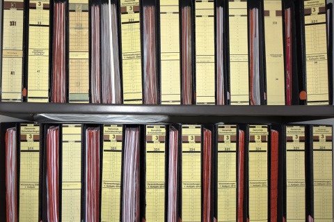Ordner im Regal Ordner im Regal