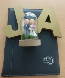 Stammbuch mit JA-Schild und Brautpaar