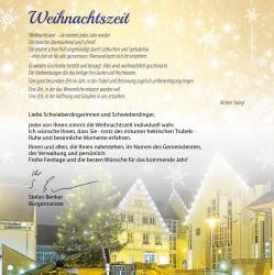 Weihnachtsbaum vor dem Rathaus