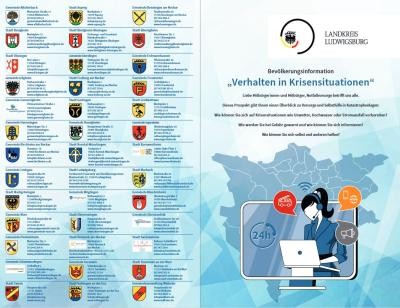 Logos verschiedener Ortschaften Frau am Computer