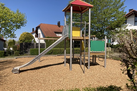 Spielplatz mit Rutsche